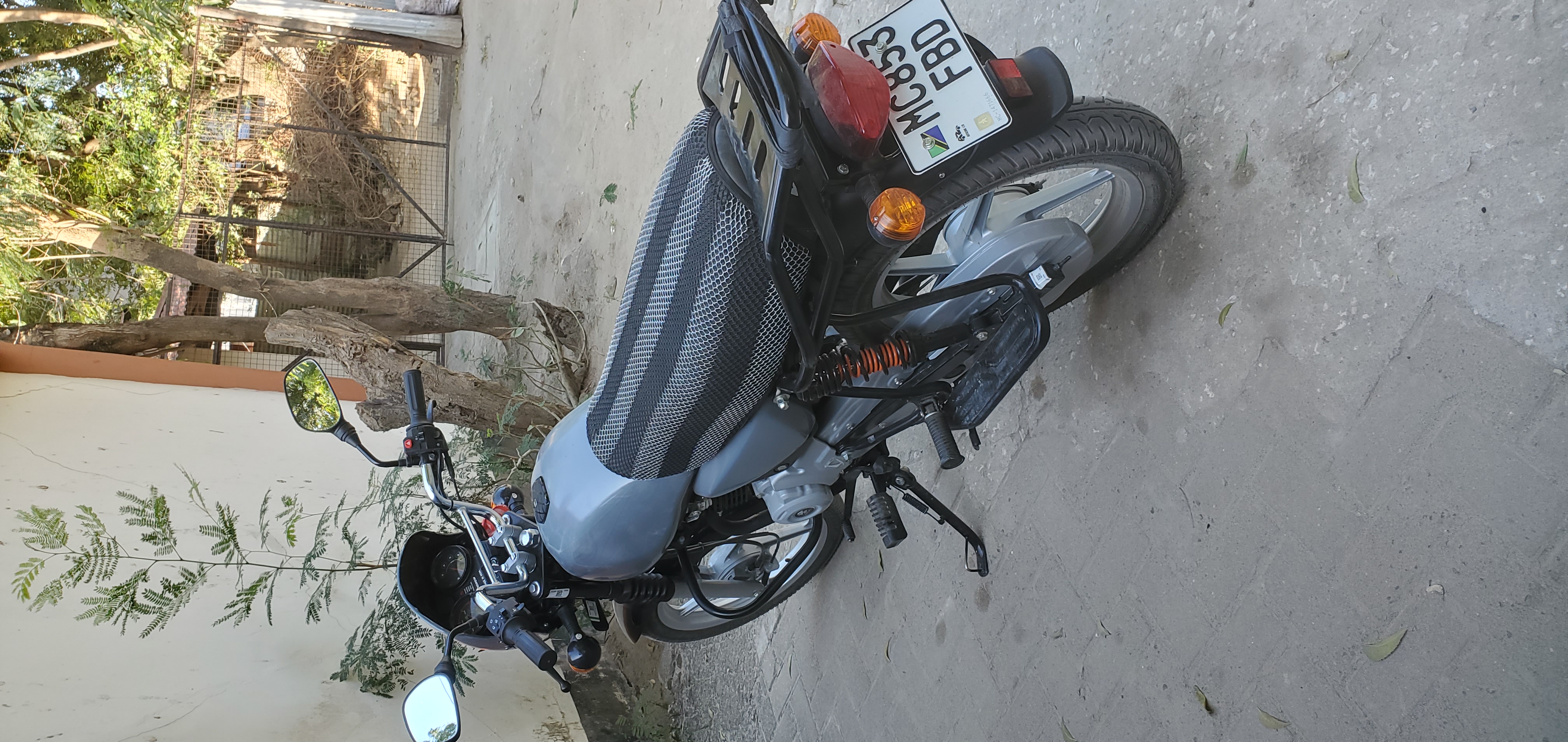 BAJAJ AUTO Boxer